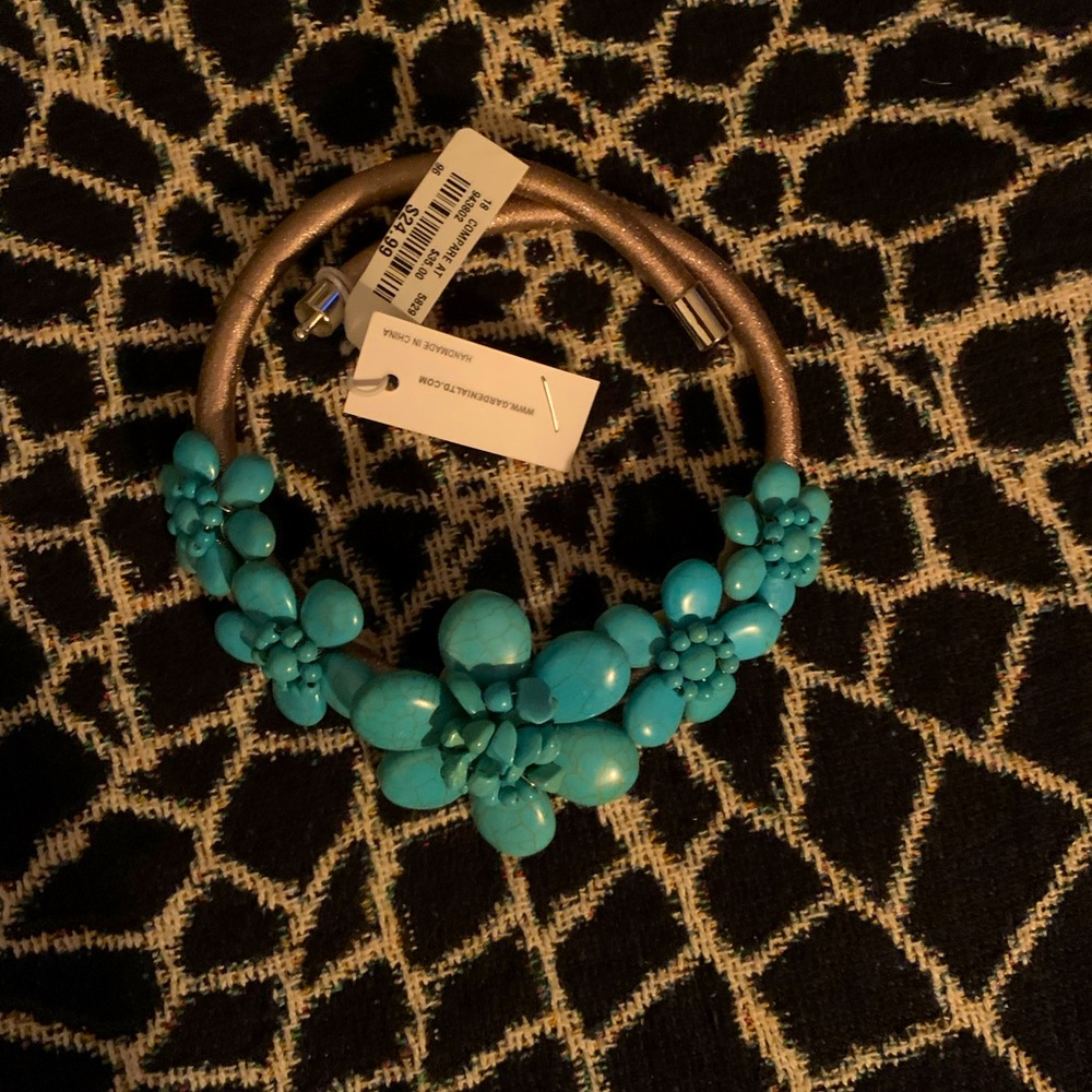 Turquoise stone flower necklace